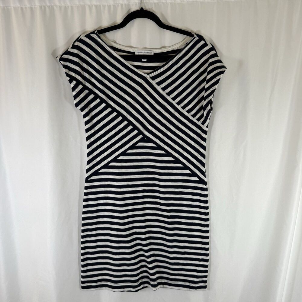 Banana Republic Knee Length Dress Womens Small White Blue Striped Vneck Short Sl